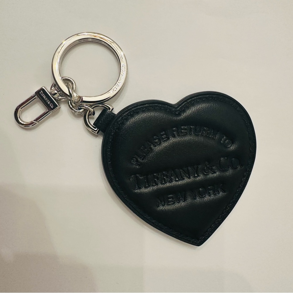 Return to Tiffany & Co. Padded Bag Charm in black leather. Engraved Letter E